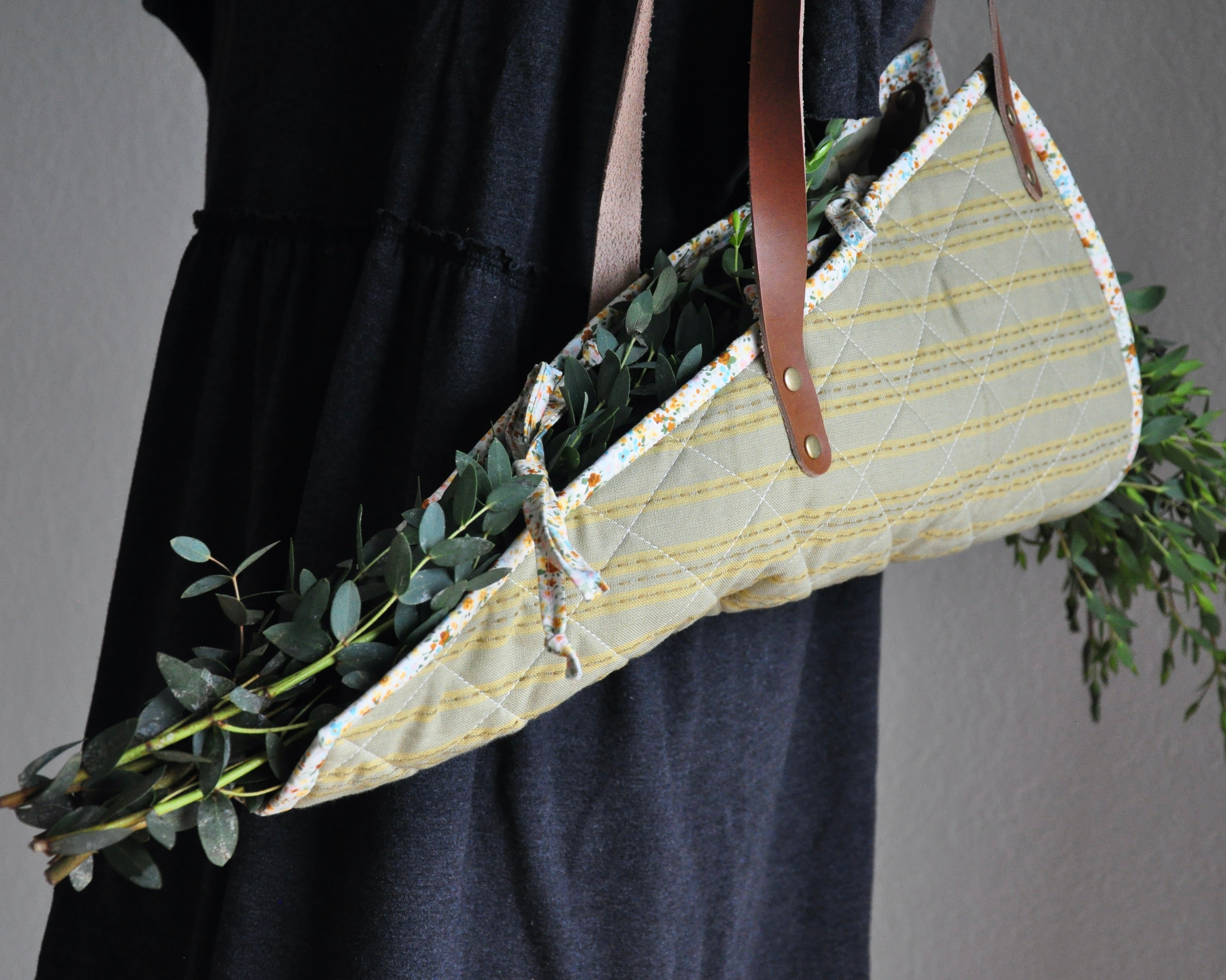 Handmade vintage quilt bouquet bag with leather straps / flower bouquet market bag carrier