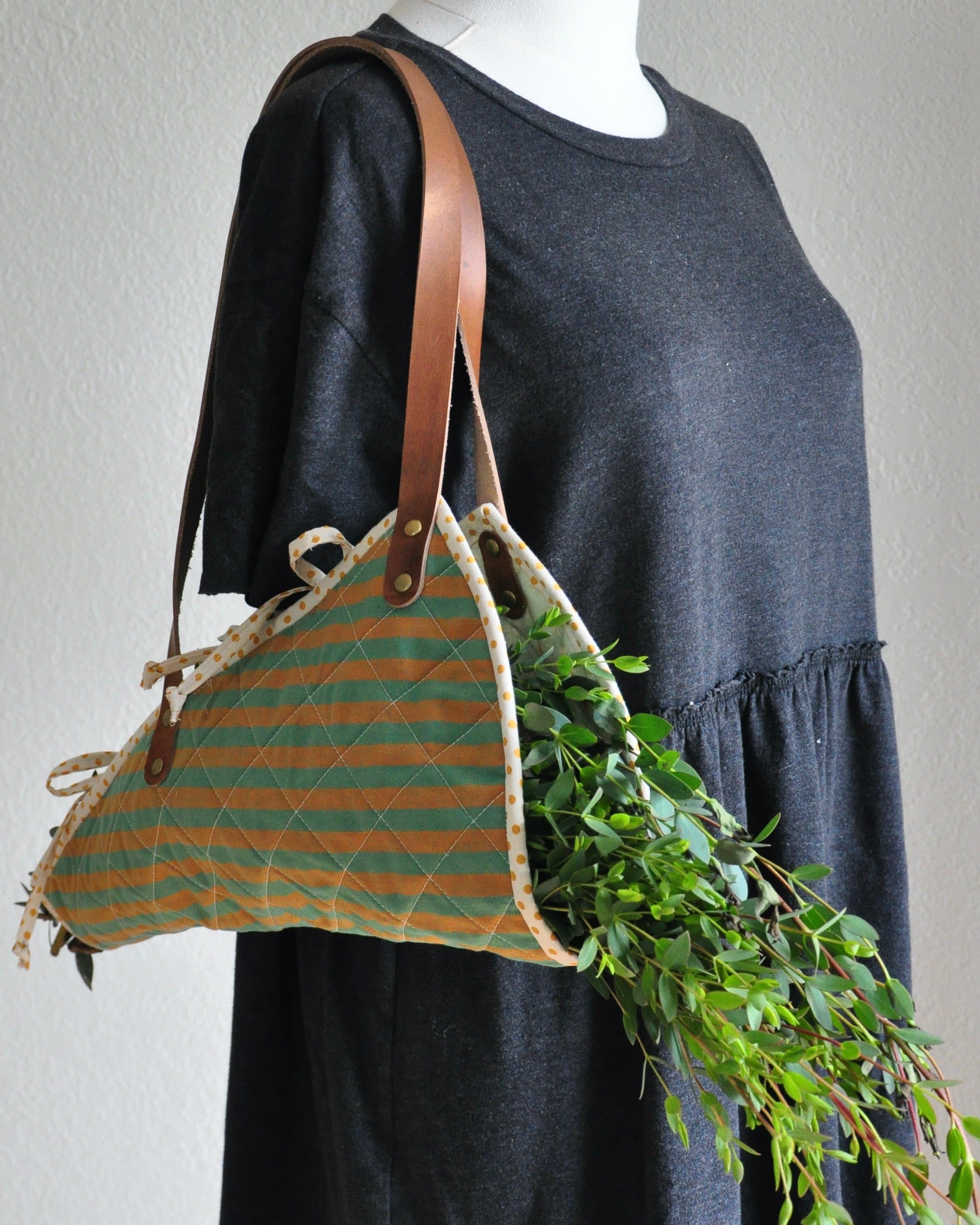 Handmade vintage quilt bouquet bag with leather straps / flower bouquet market bag carrier