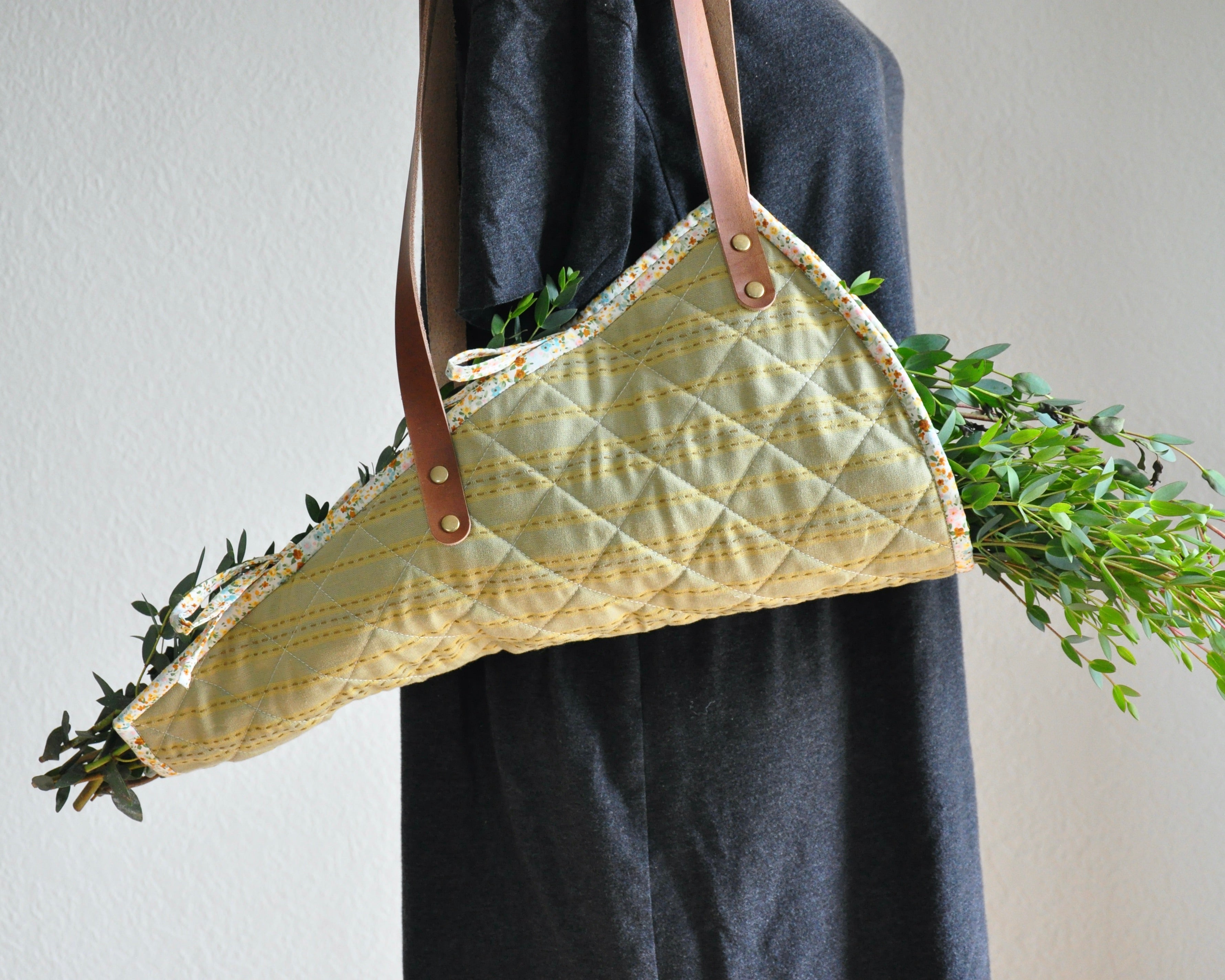 Handmade vintage quilt bouquet bag with leather straps / flower bouquet market bag carrier 