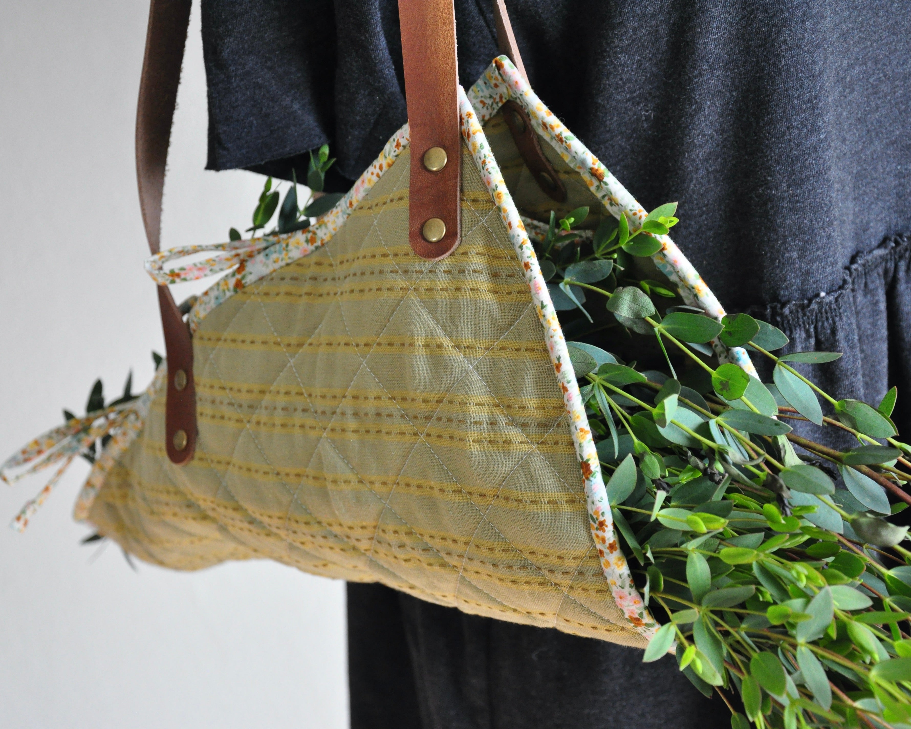 Handmade vintage quilt bouquet bag with leather straps / flower bouquet market bag carrier 